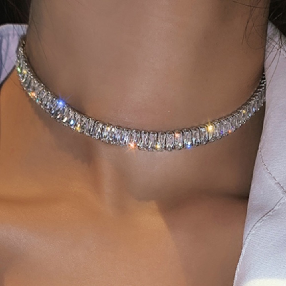 DIAMOND 18K WHITE GOLD BAGUETTE NECKLACE